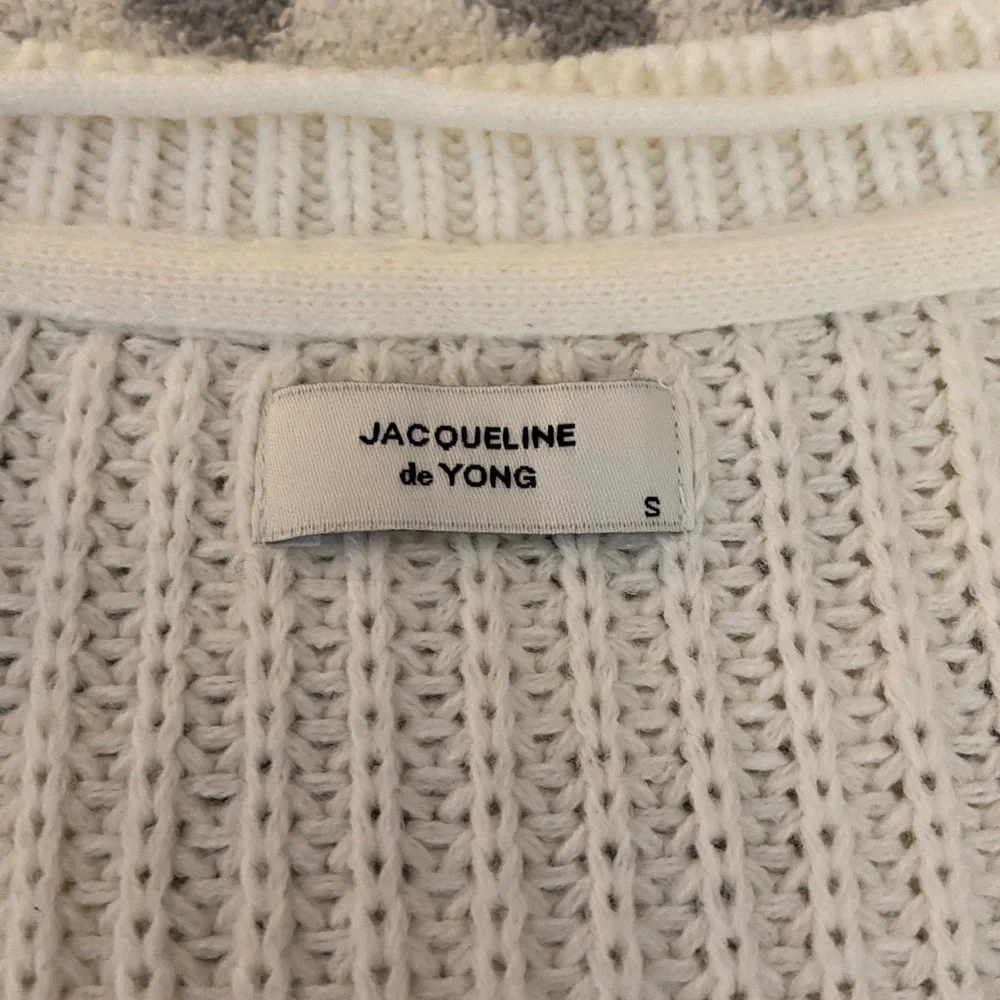ASOS CHUNKY V-NECK WHITE SWEATER SIZE SMALL - Picture 3 of 9